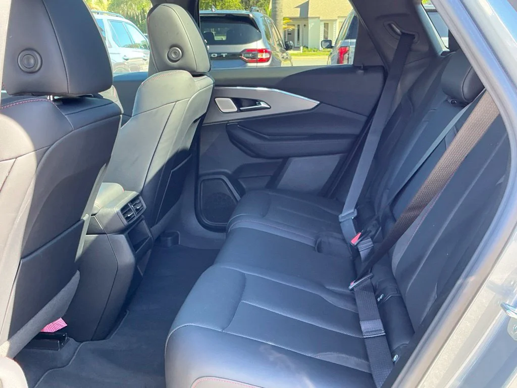 Used 2024  Acura Base image 32