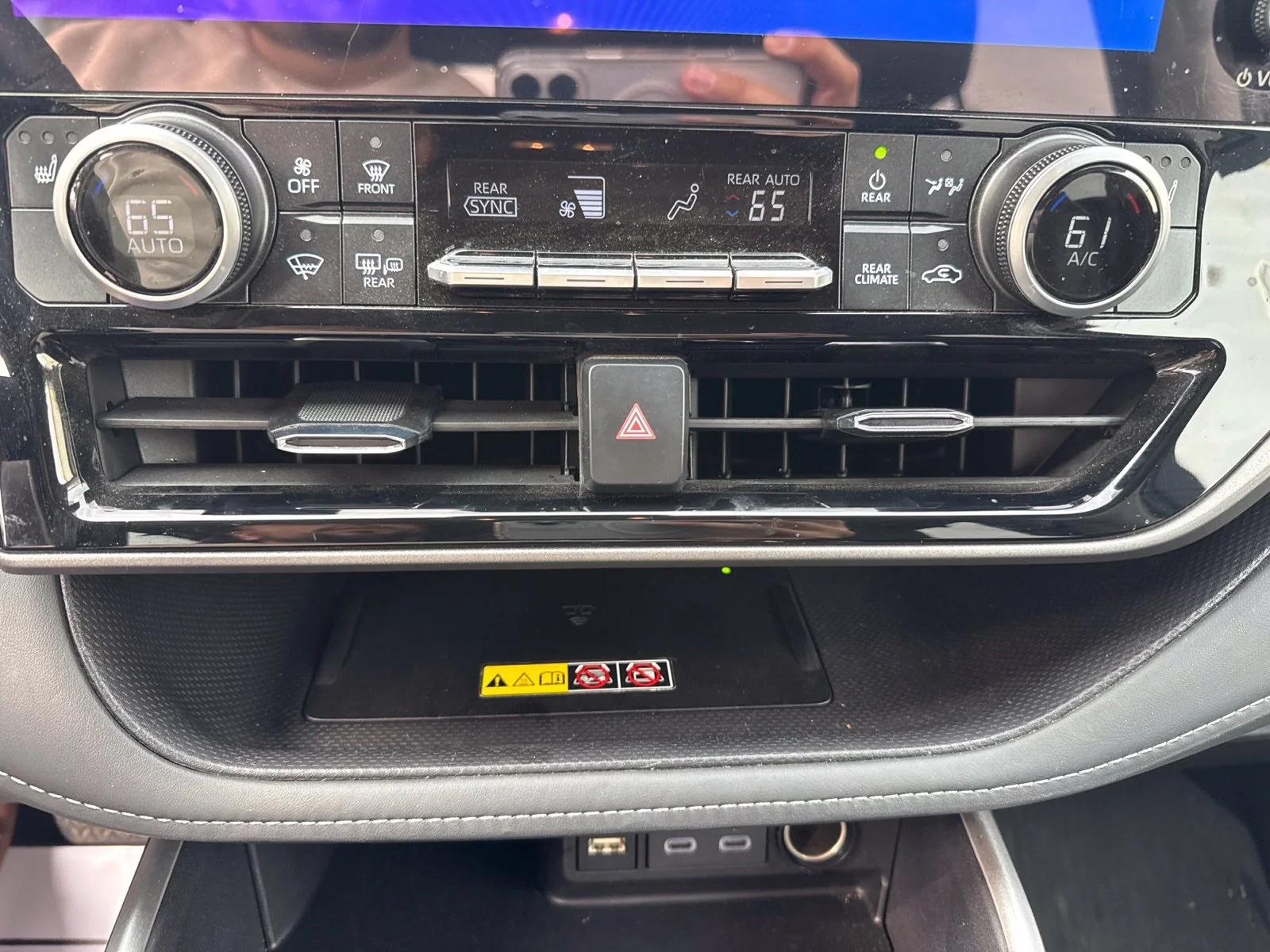 Used 2025  Toyota Hybrid XLE image 21