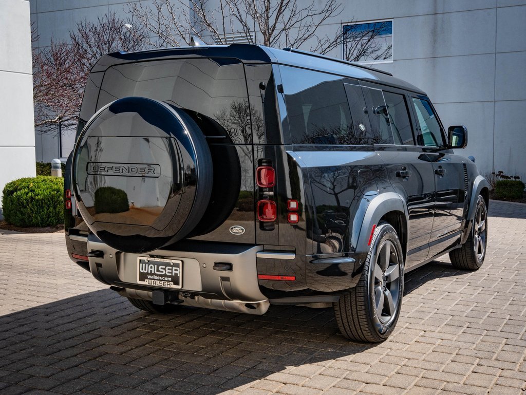 Used 2023 Black Land Rover X-Dynamic SE image 10