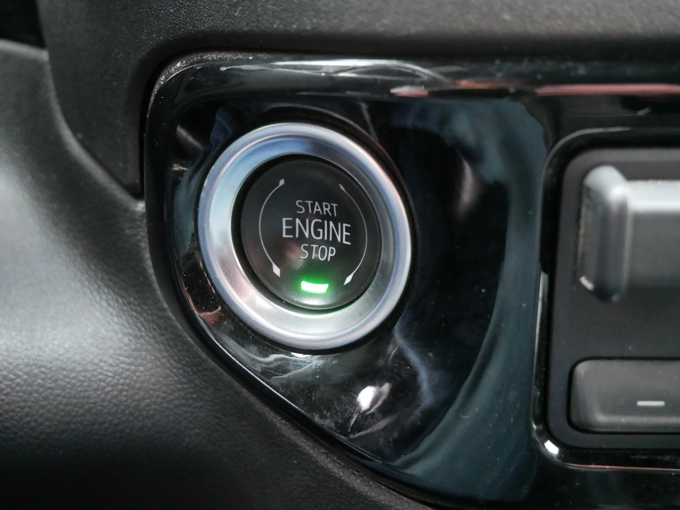 Used 2025 Iridescent Pearl Tricoat Chevrolet High Country image 32