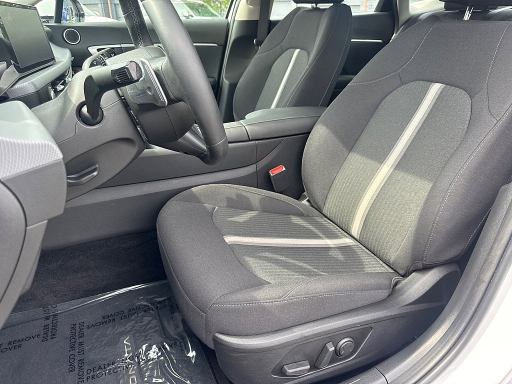 Used 2025 Serenity White Hyundai SEL image 13
