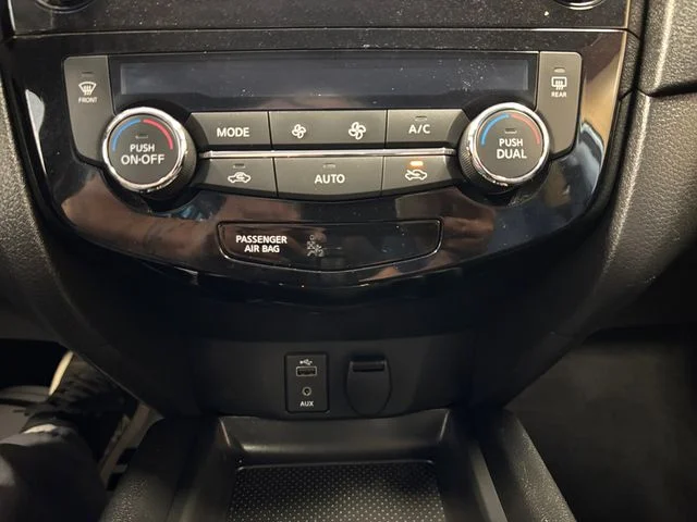 Used 2017 Glacier White Nissan SV image 21