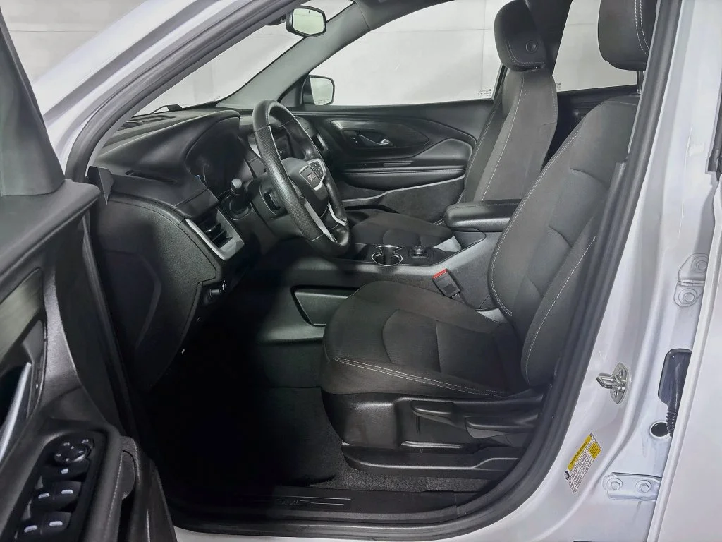 Used 2024 White GMC SLE image 11