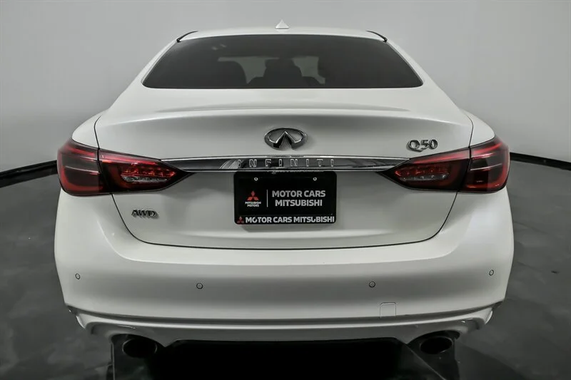 Used 2020 Majestic White INFINITI 3.0T Luxe image 9