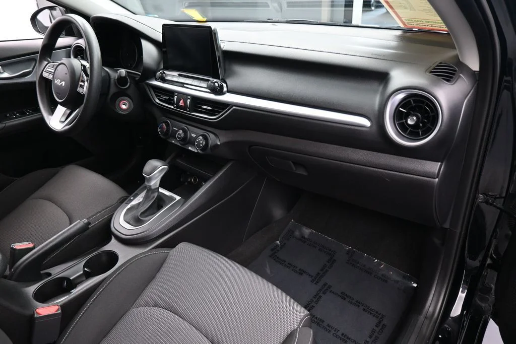 Used 2023 Aurora Black Pearl Kia LXS image 39