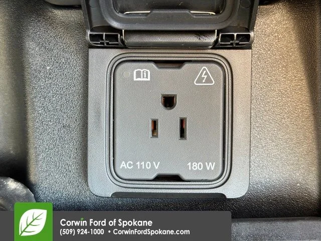 Used 2025  Land Rover X-Dynamic SE image 20