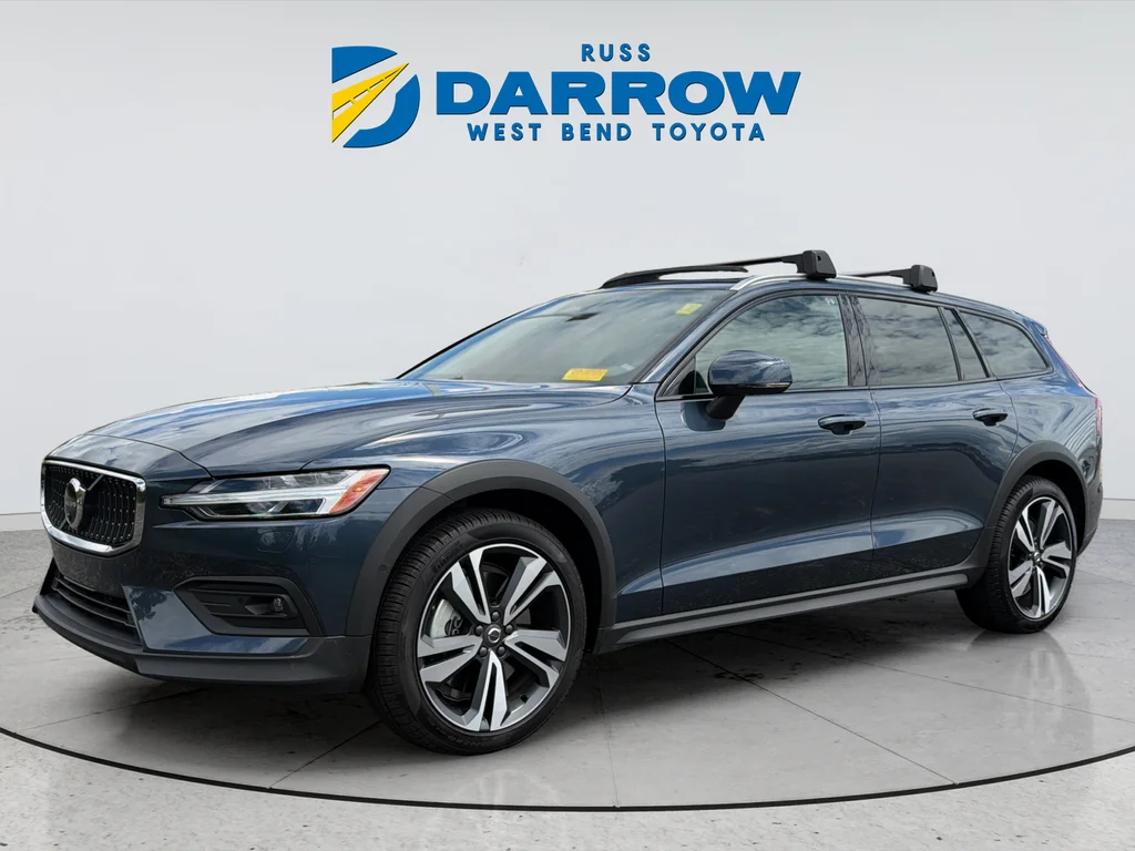 2025 Volvo V60 Cross Country B5 Plus AWD's photo