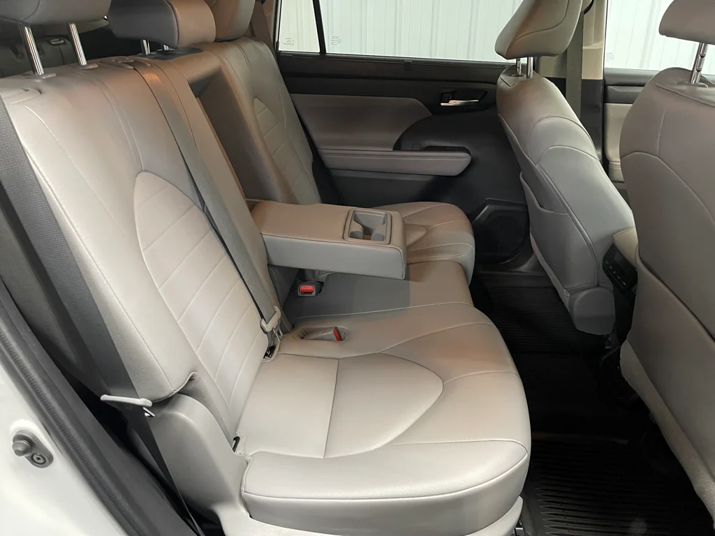 Used 2022 Beige Toyota XLE image 28