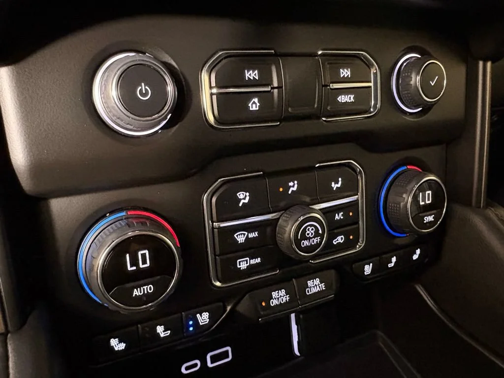 Used 2024 Black Chevrolet High Country image 34