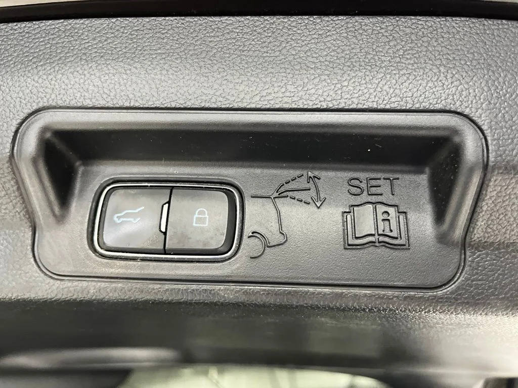 Used 2020 Black Metallic Ford XLT image 38