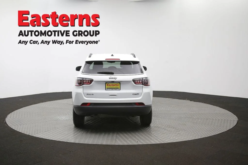Used 2024 White Jeep Latitude image 32