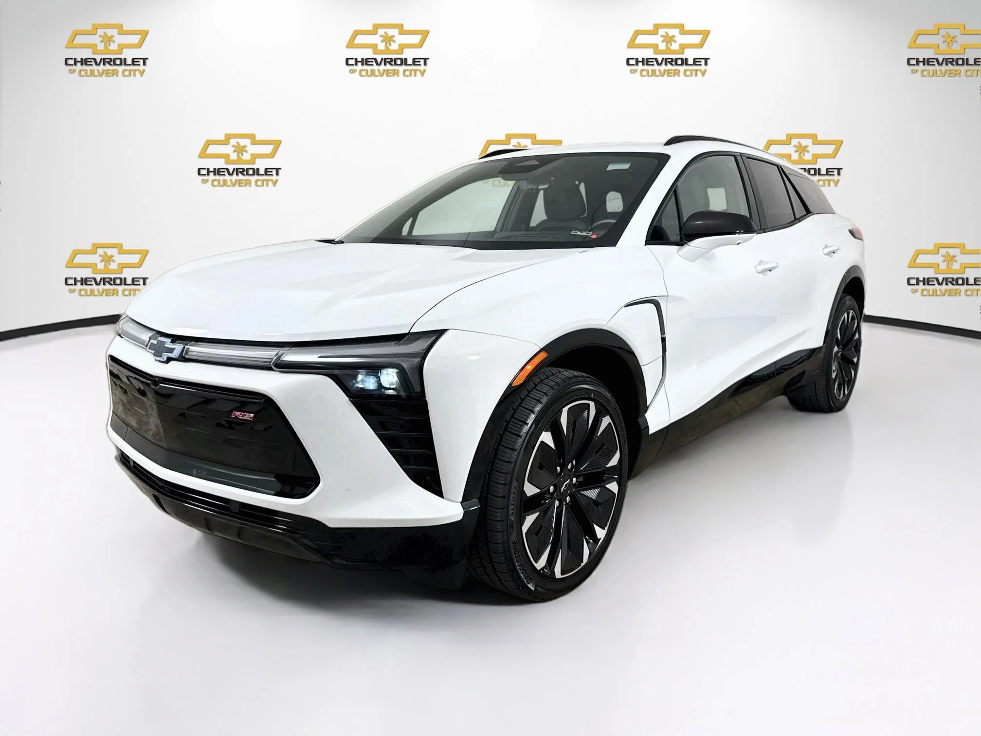 Used 2024 Summit White Chevrolet RS image 3