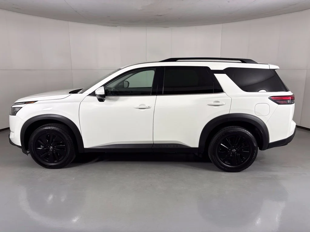 Used 2025 White Nissan SV image 5