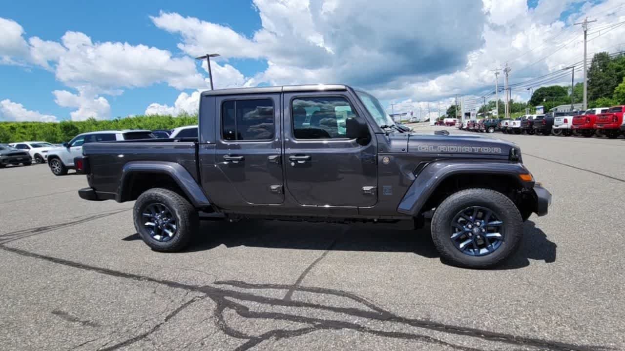 New 2026 Granite Crystal Metallic Clear-Coat Exterior Paint Jeep 85th Anniversary Edition image 2