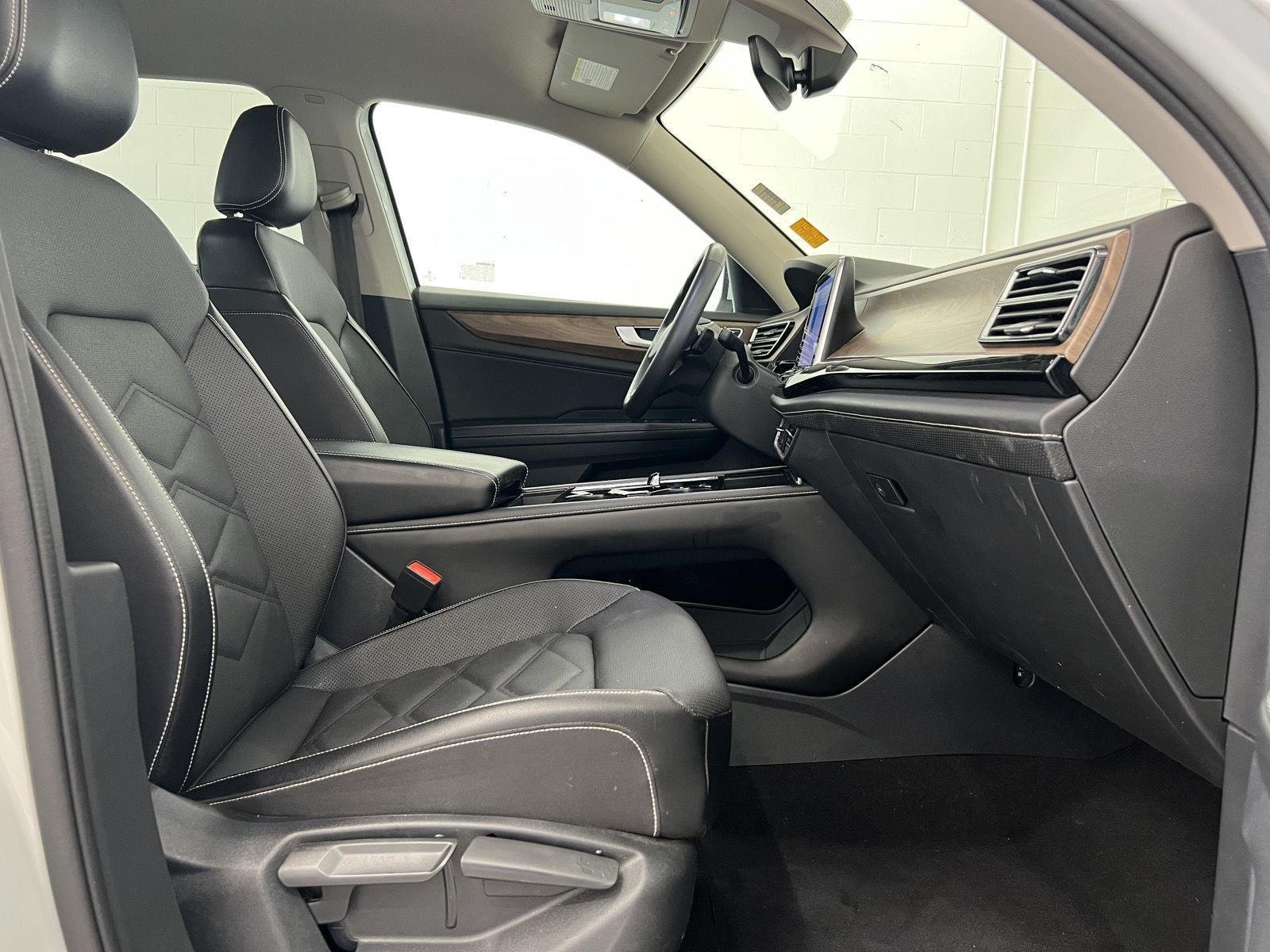 2024 Volkswagen Atlas SE w/Tech - Photo 28