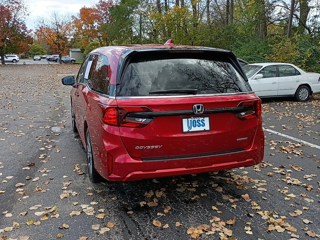 2025 Honda Odyssey Touring, photo 5 of 12