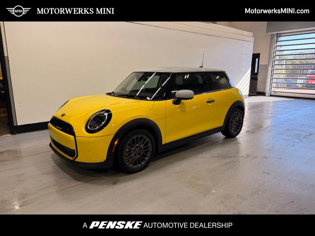 2025 MINI Hardtop Cooper S Signature's photo