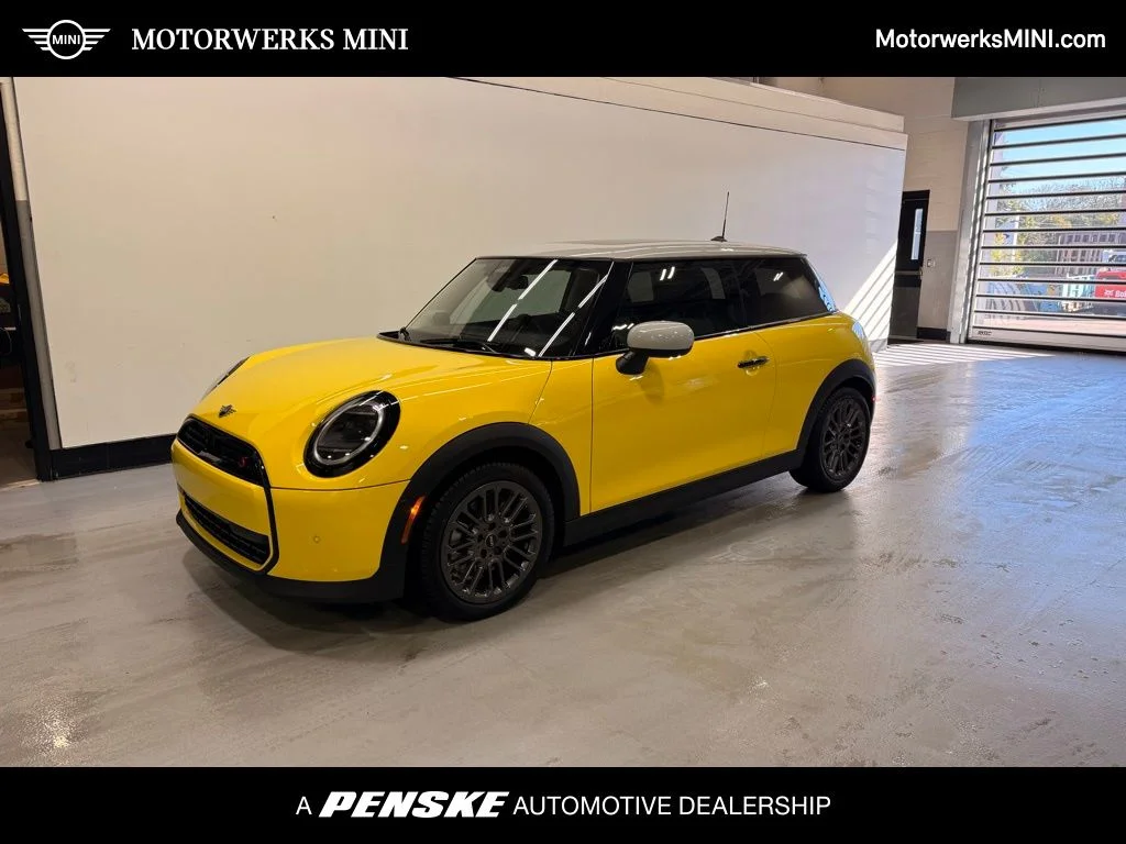 2025 MINI Hardtop Cooper S Signature's photo
