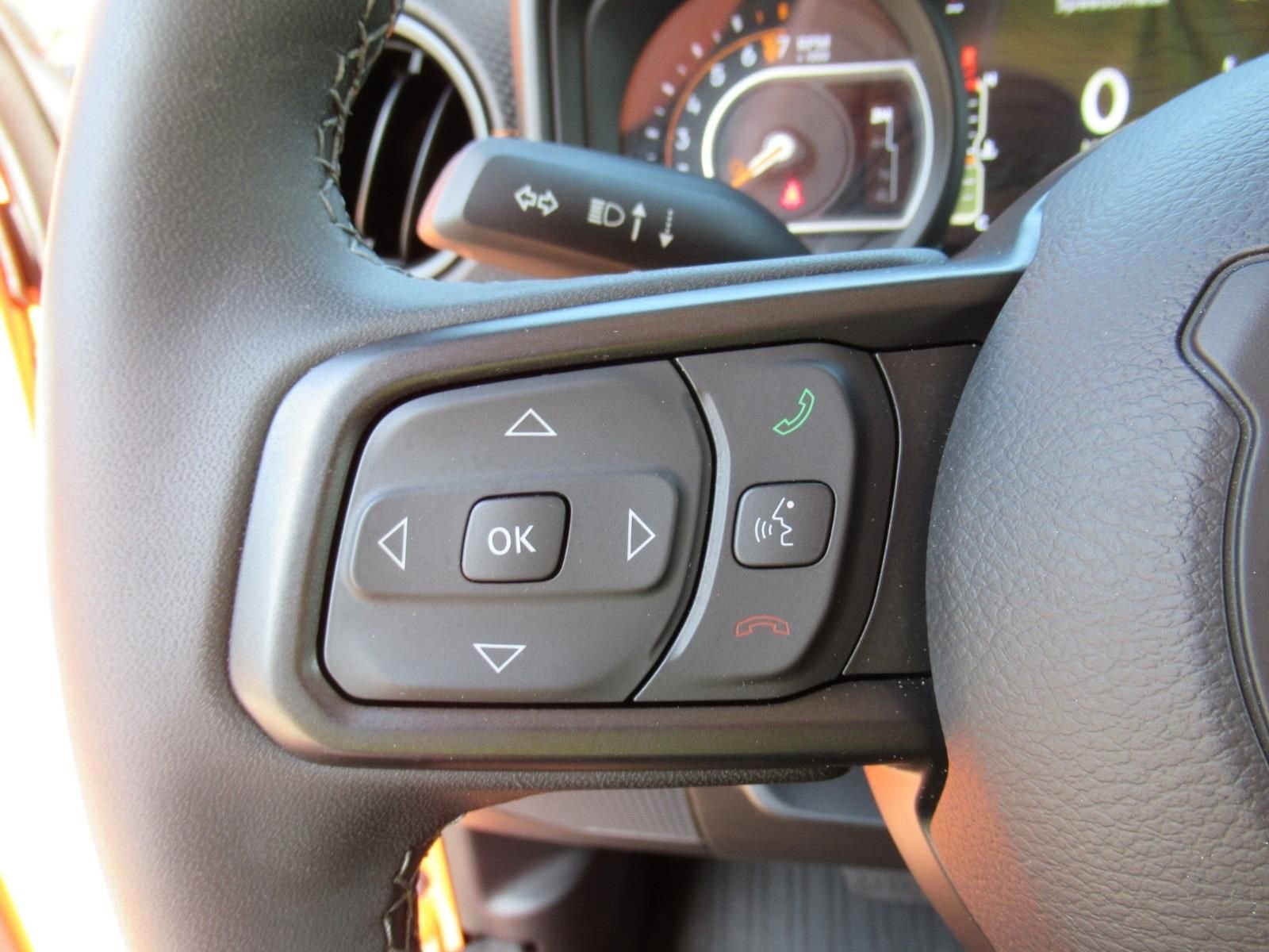 Used 2025  Jeep Mojave image 23