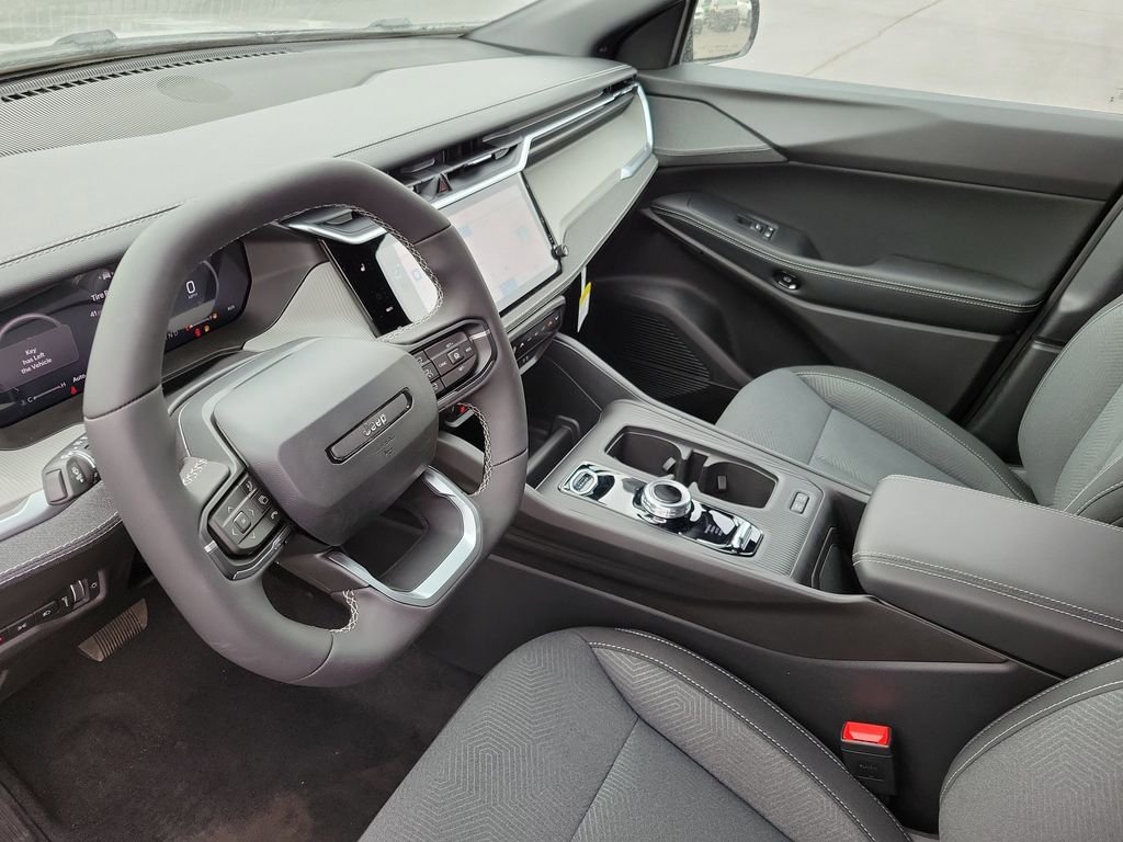 New 2026 Diamond Black Crystal Pearlcoat Jeep Laredo image 18