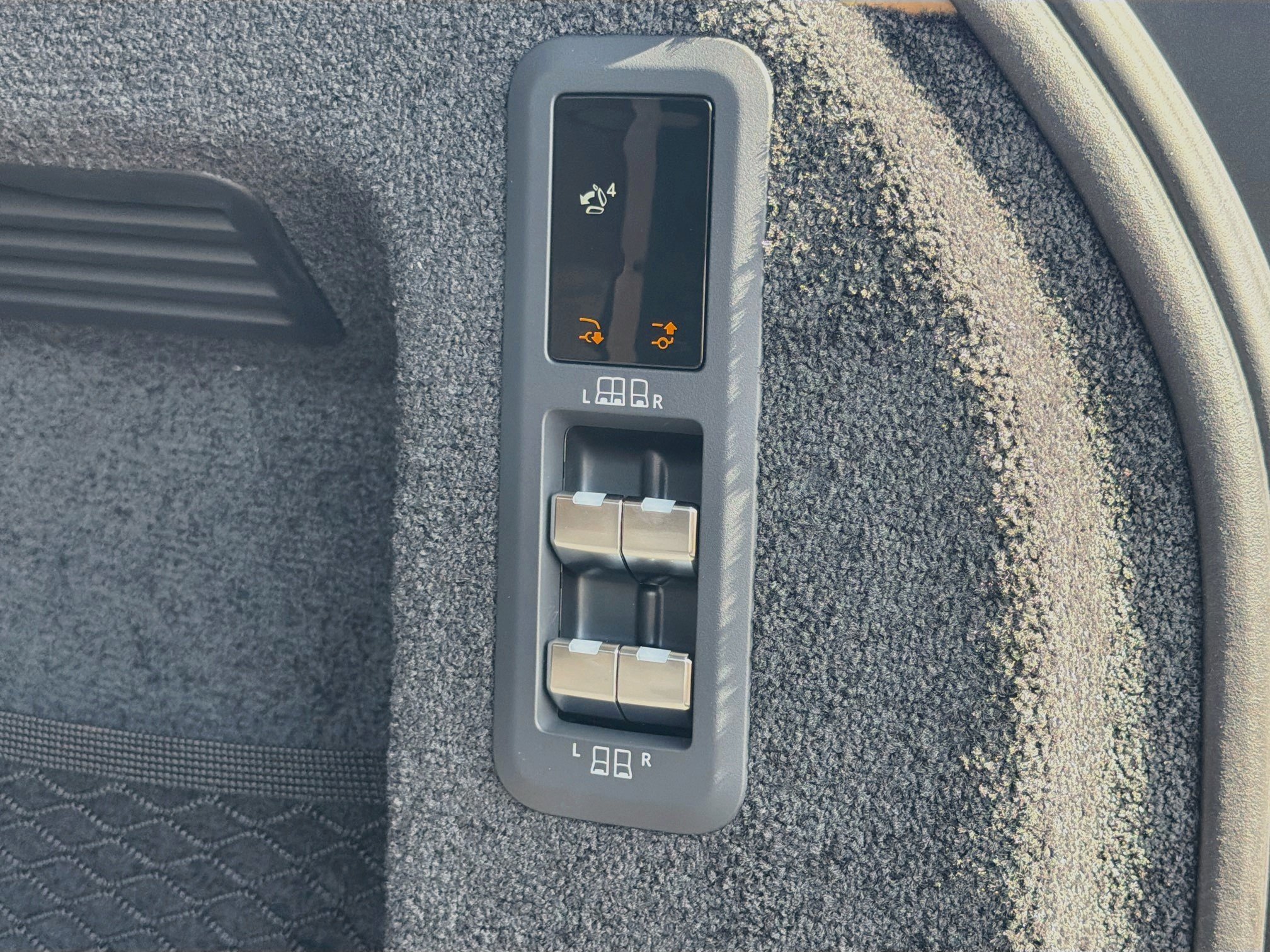 New 2027 Fuji White Land Rover SE image 12