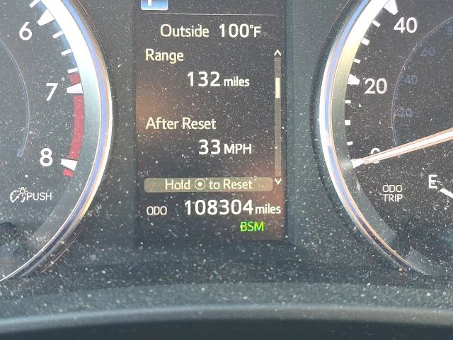 Used 2018 Silver Toyota XLE image 19