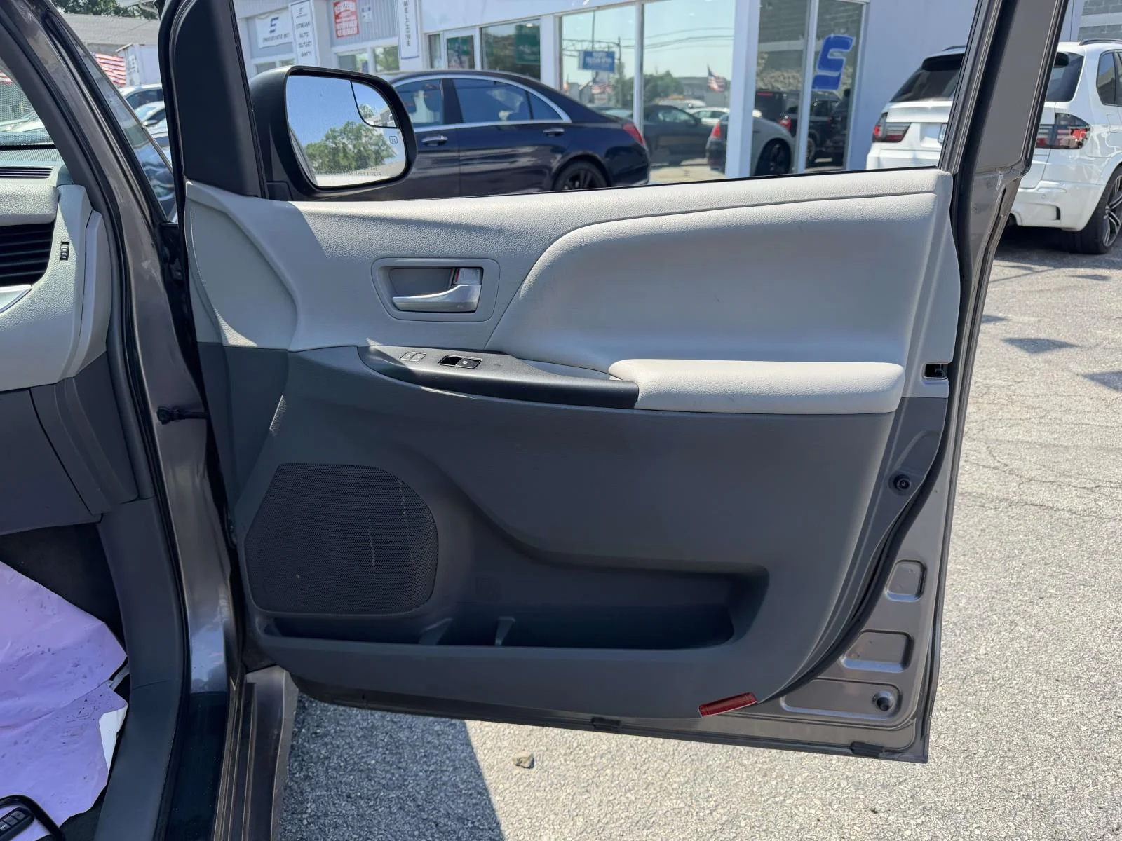 Used 2018 Gray Toyota LE image 11