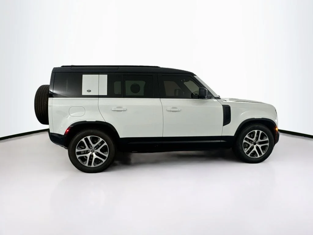 Certified Used 2022 White Land Rover X-Dynamic SE image 4