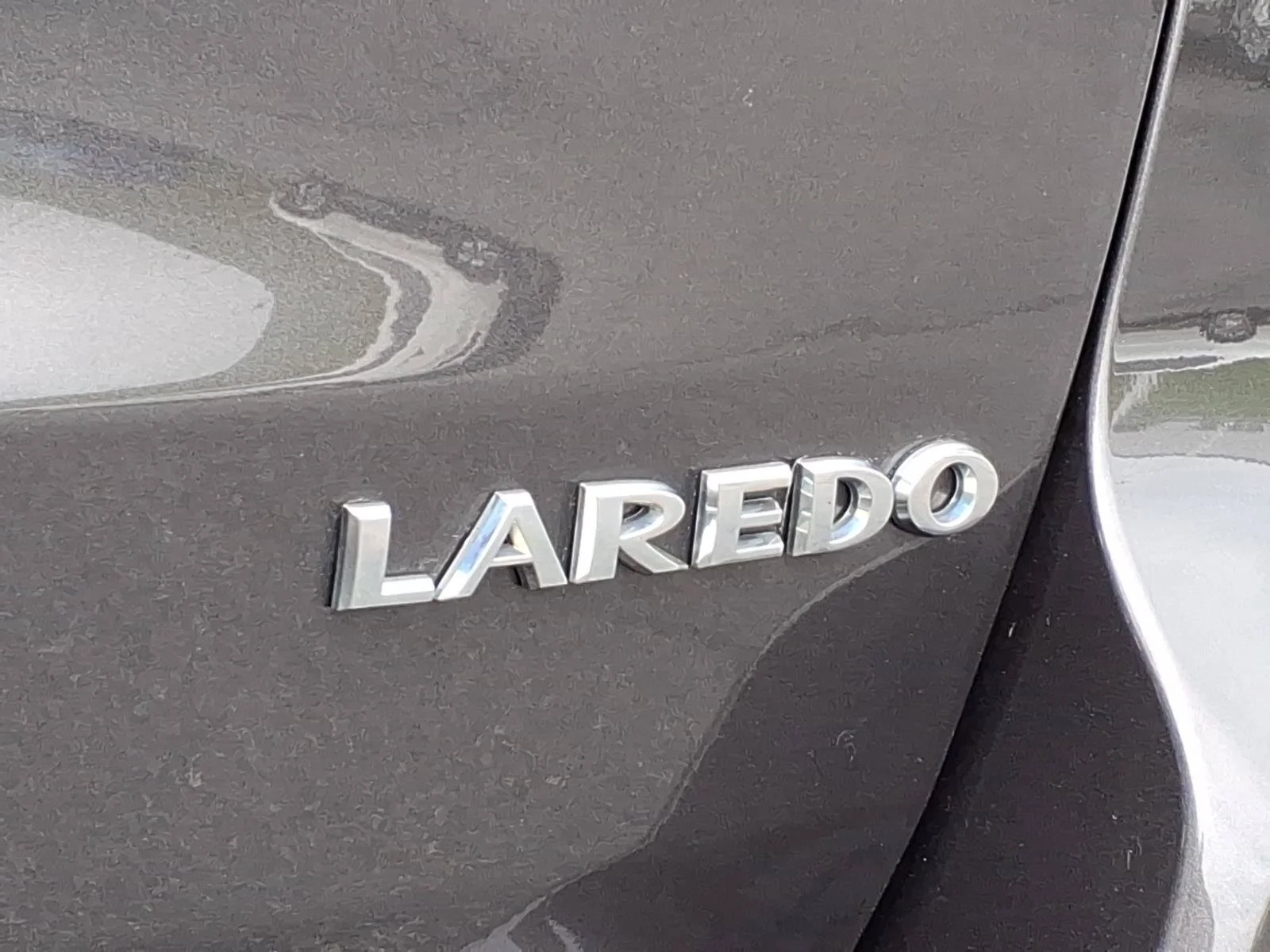 Used 2021 Granite Crystal Metallic Clearcoat Jeep Laredo E image 10