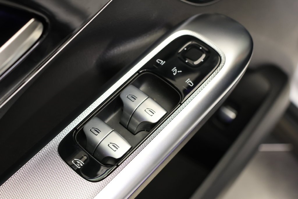 New 2027  Mercedes-Benz 320 SUV image 33
