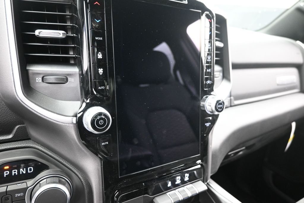 New 2026 Diamond Black Crystal Pearl-Coat Exterior Paint RAM Big Horn/Lone Star image 19