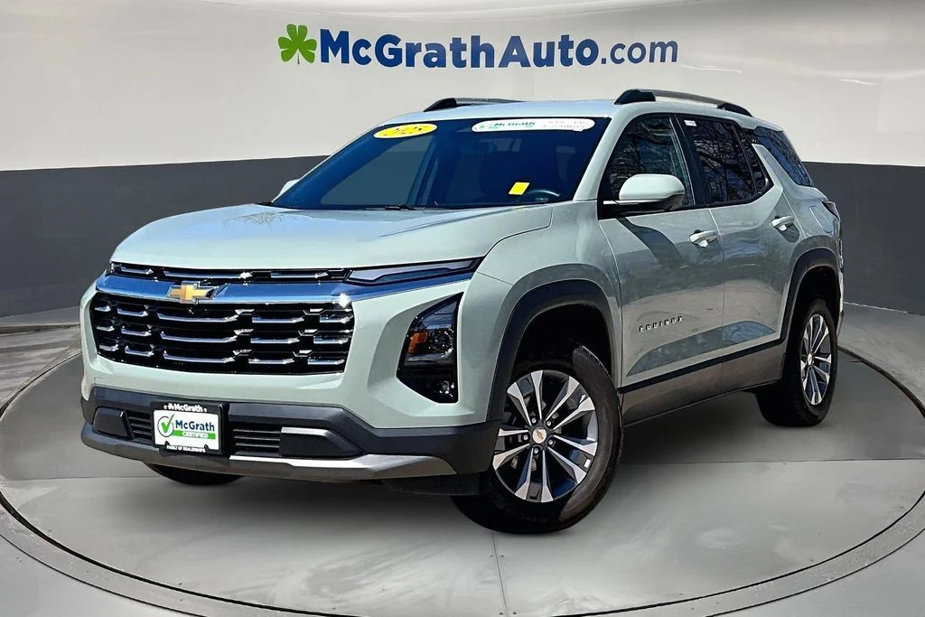 Used 2025 Green Chevrolet LT image 3