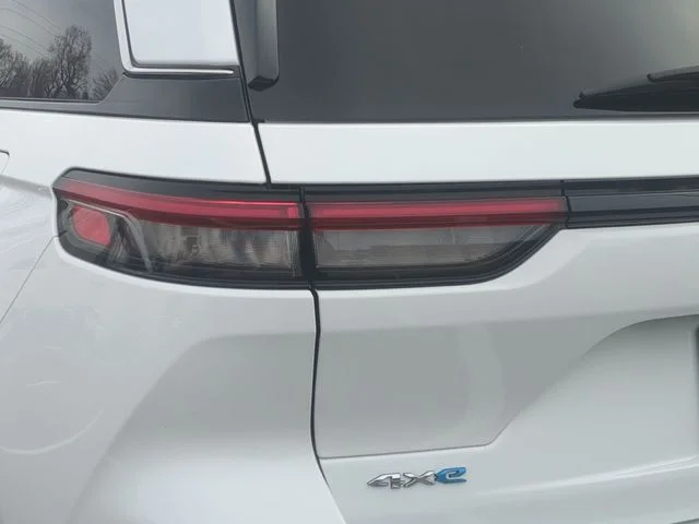 Used 2022 White Jeep 4xe image 21