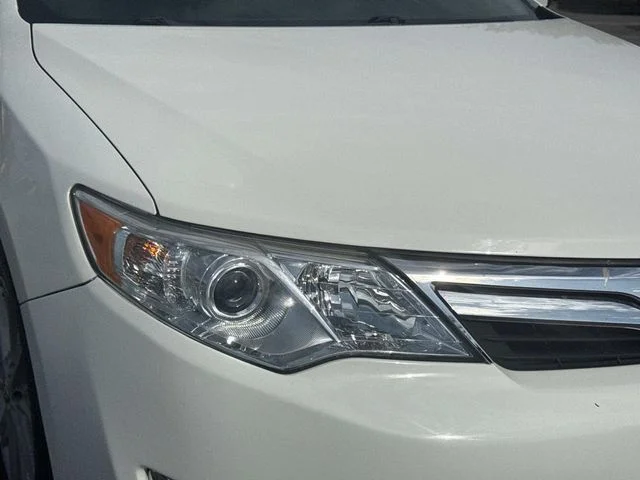 Used 2012 White Toyota XLE image 11