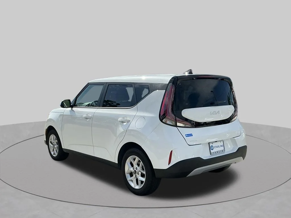 Used 2025 White Kia LX image 6
