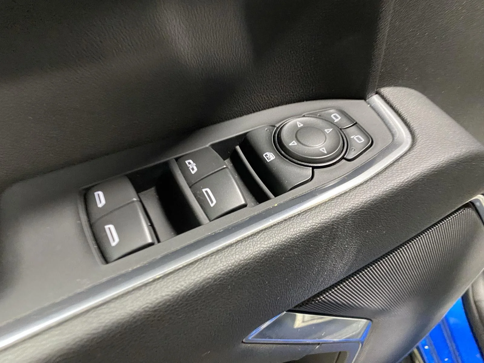 Used 2024 Dynamic Blue Metallic GMC Elevation image 23