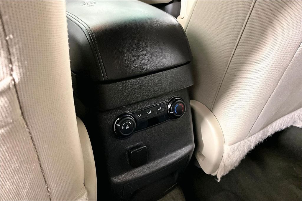Used 2013 Red Ford Base image 8