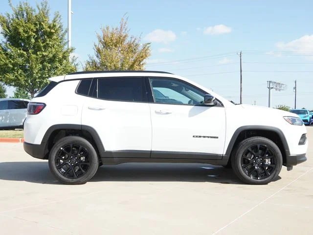New 2026 Bright White Clear-Coat Exterior Paint Jeep Latitude image 11
