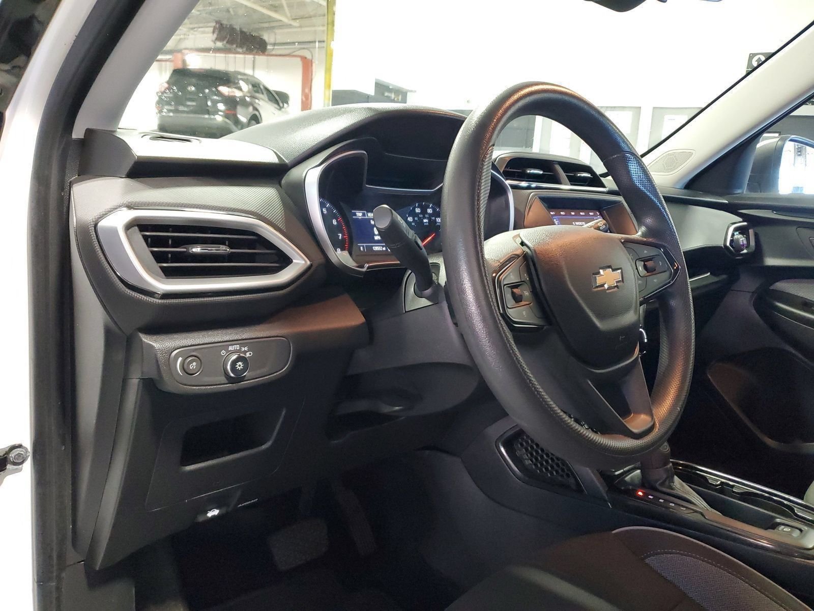 Used 2022 White Chevrolet LS image 14