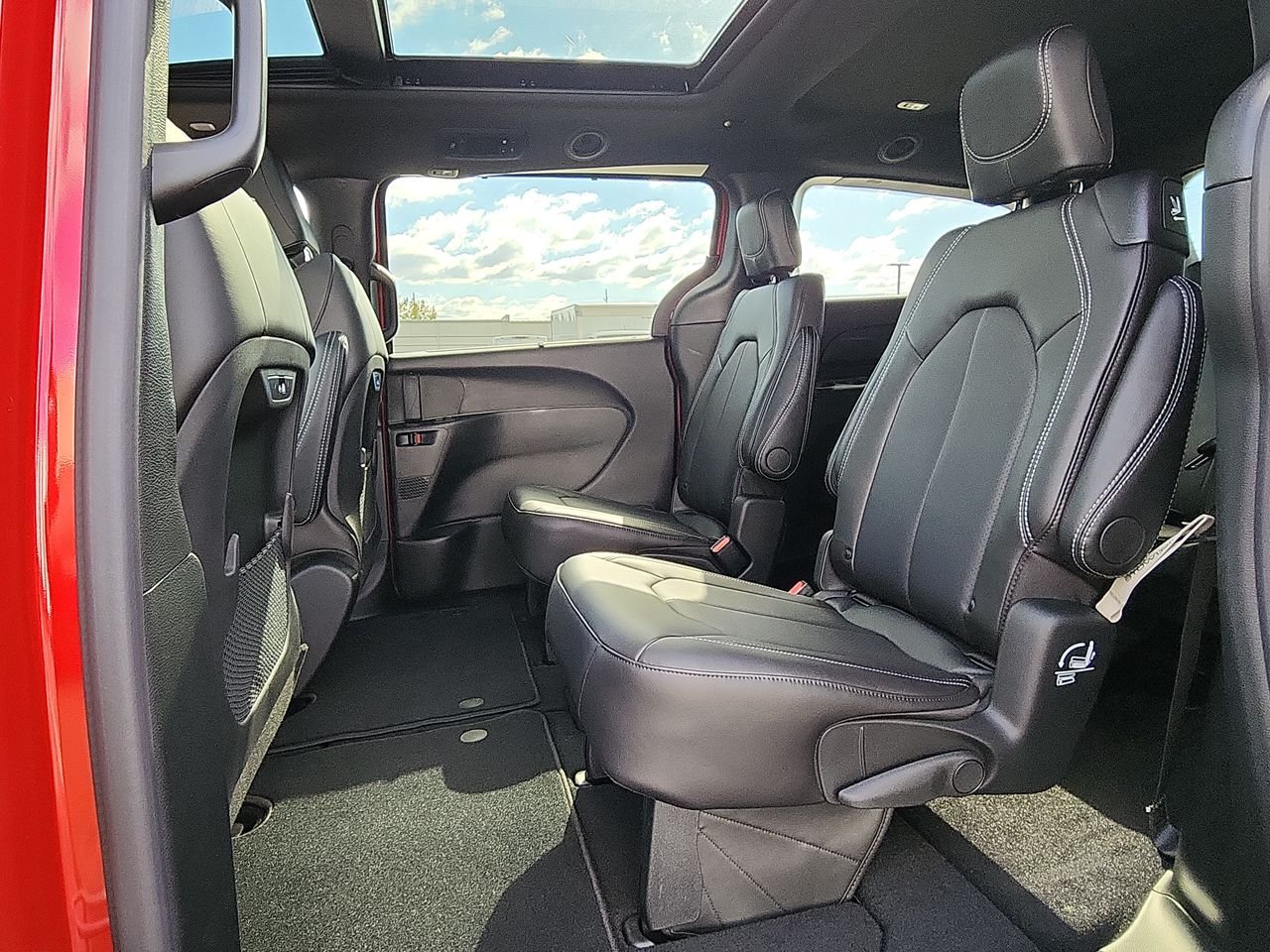 New 2026 Red Hot Pearl-Coat Exterior Paint Chrysler Select image 22