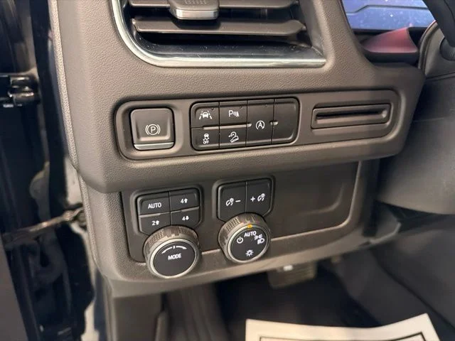 2023 Chevrolet Suburban Z71 - Photo 24