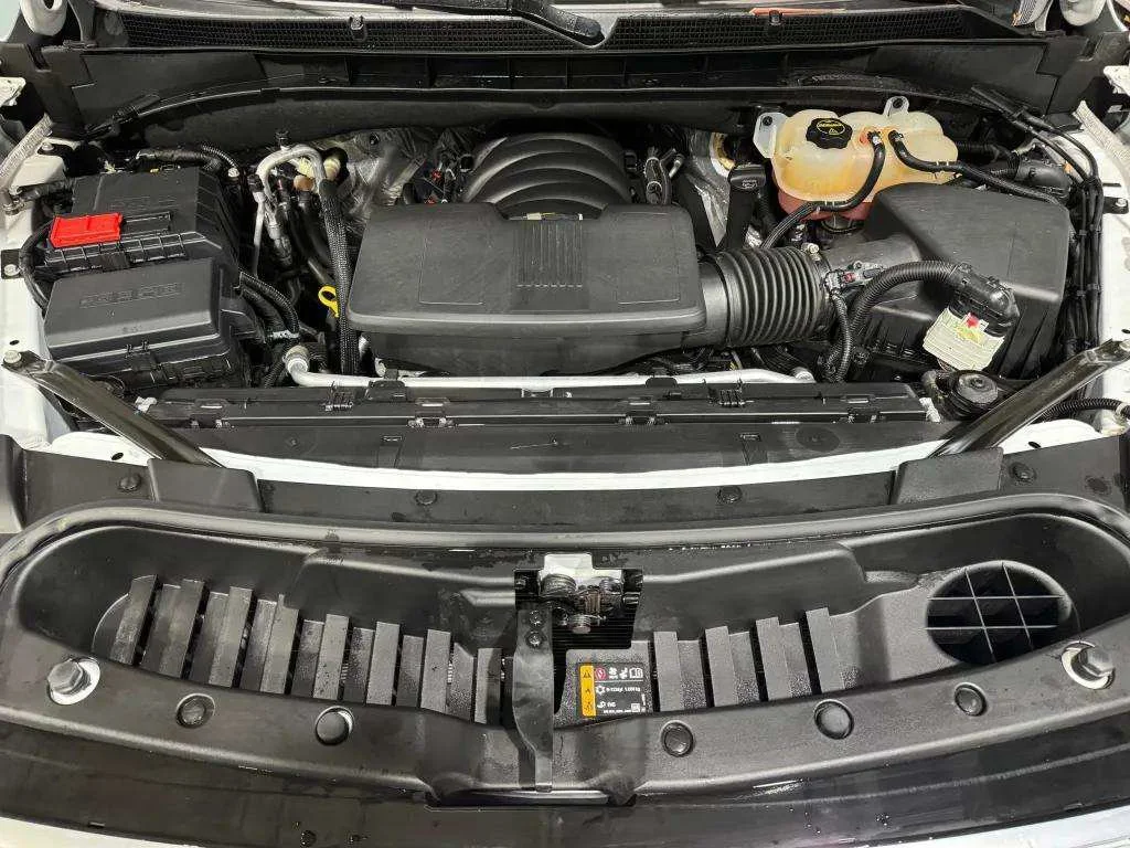 Certified Used 2025 Summit White GMC Denali image 30