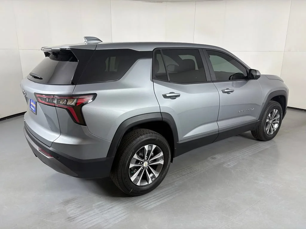 2027 Chevrolet Equinox LT - Photo 10