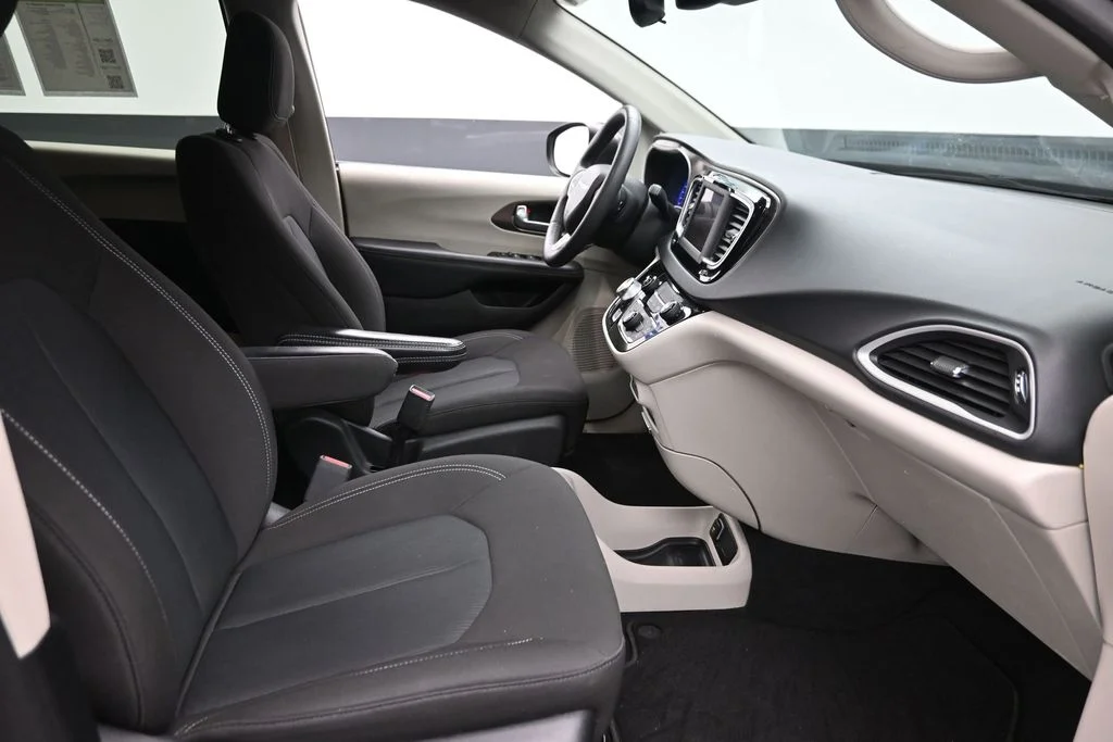 Used 2023 Gray Chrysler LX image 9