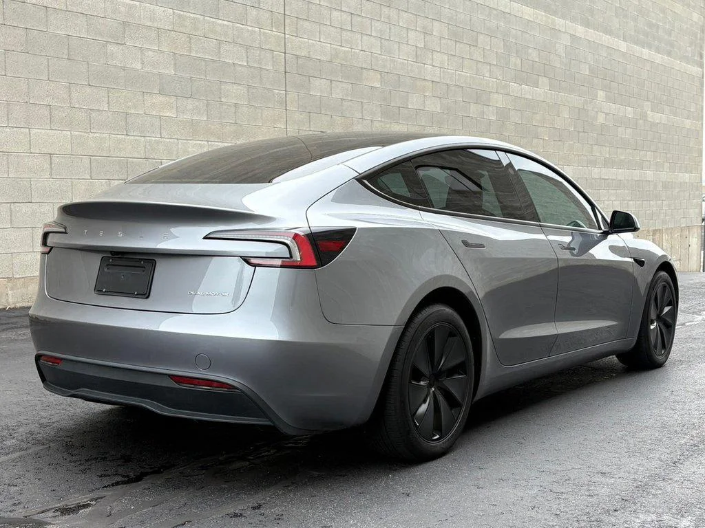 Used 2025 Quicksilver Tesla Long Range All-Wheel Drive image 7
