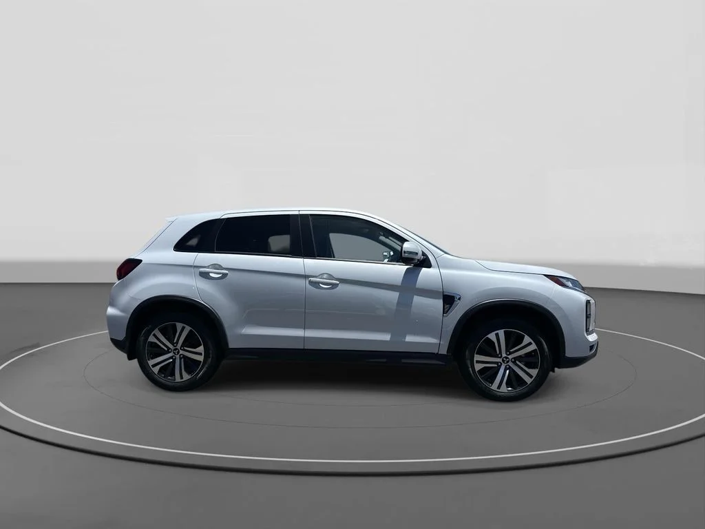 New 2026 White Diamond Mitsubishi 2.0 SE image 4