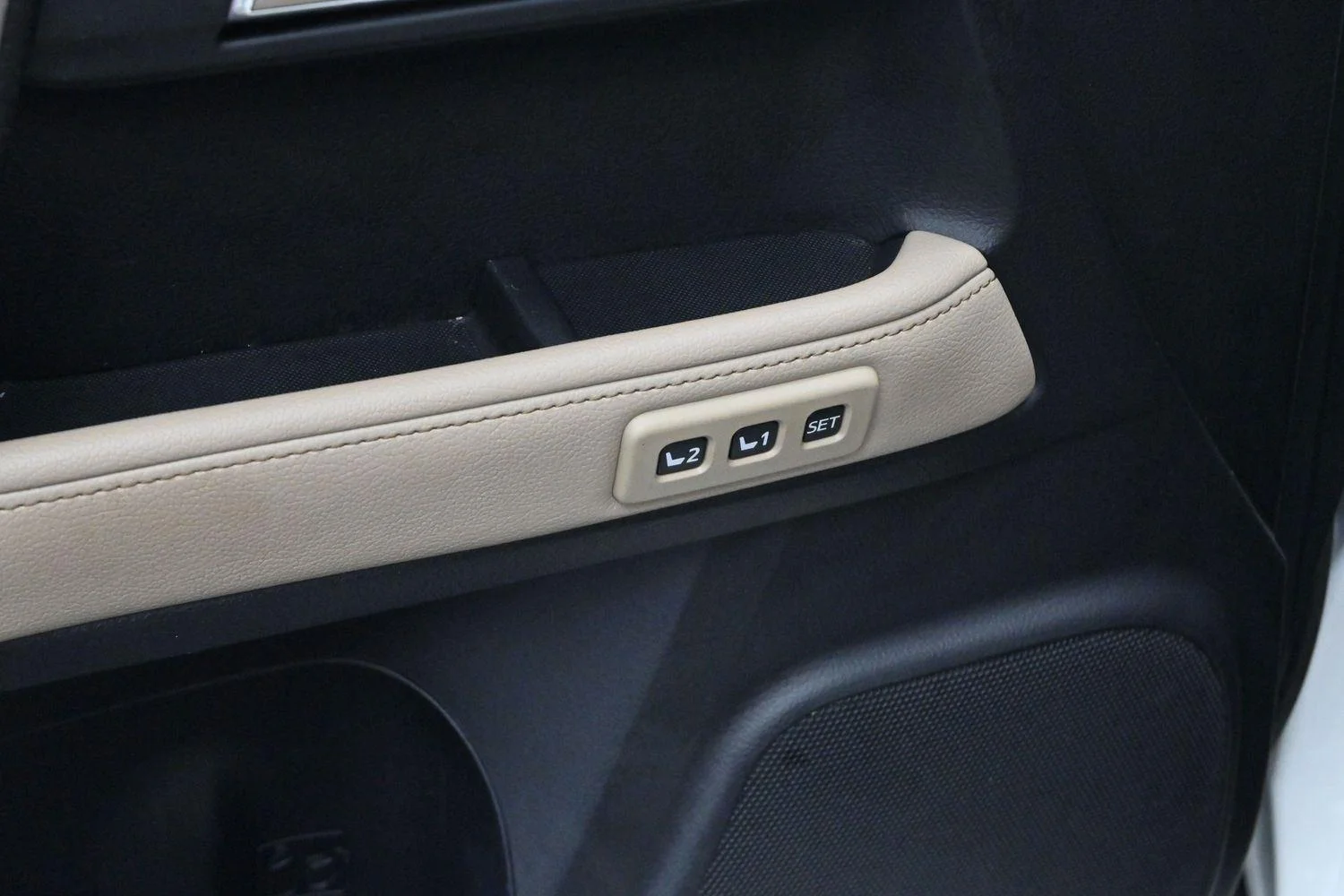 Used 2019 Blizzard Pearl Toyota Limited image 14