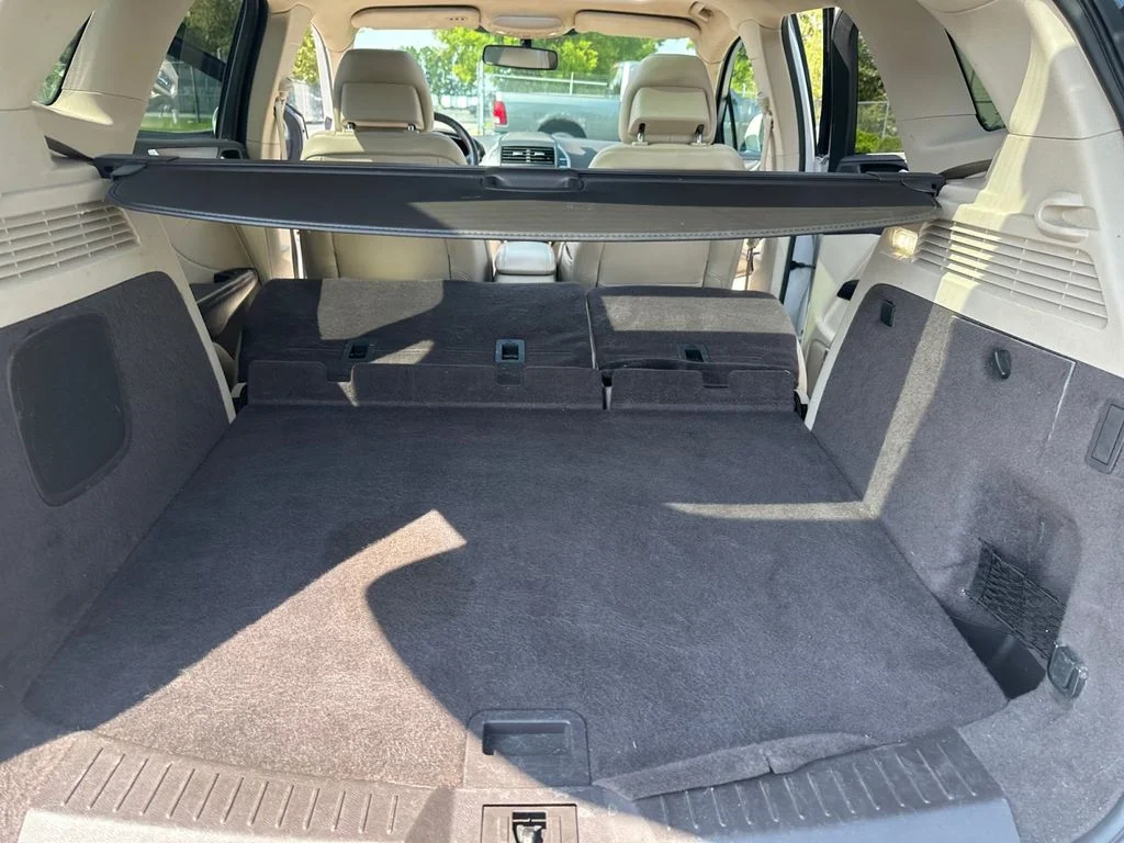 Used 2017 White Lincoln Select image 29