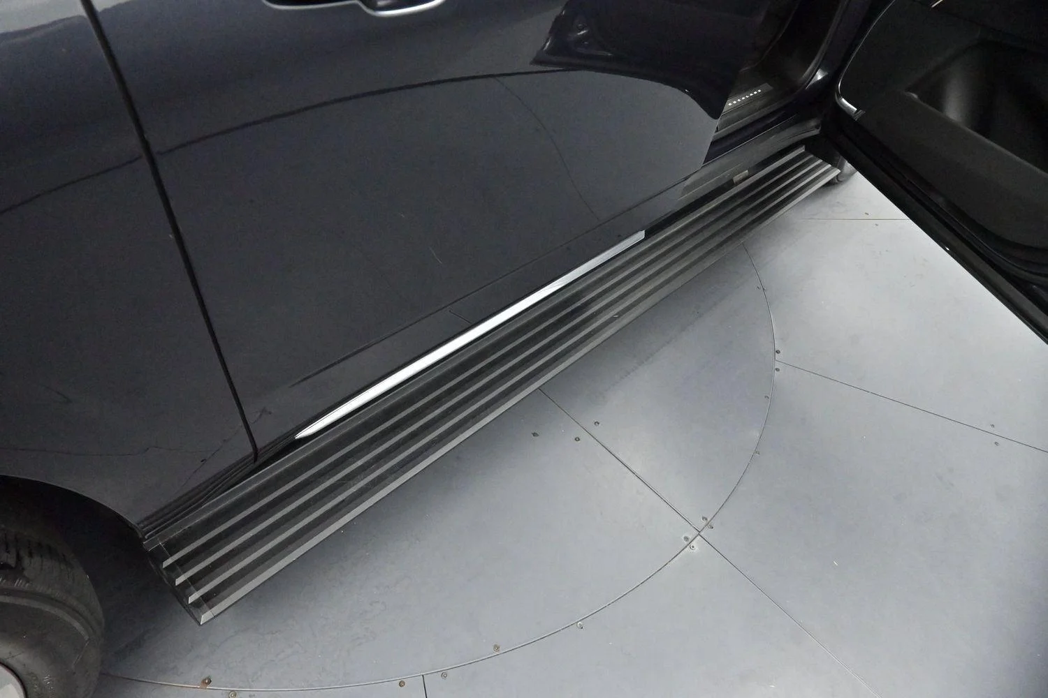 Used 2024 Galactic Gray Metallic Cadillac Premium Luxury Platinum image 9