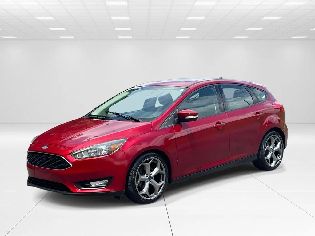 Used 2015 Red Ford SE image 3